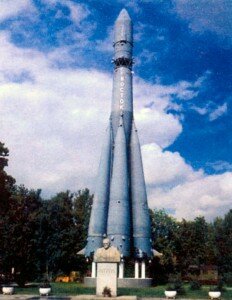 Памятник С. П. Королёву и ракете «Восток». Город Королёв