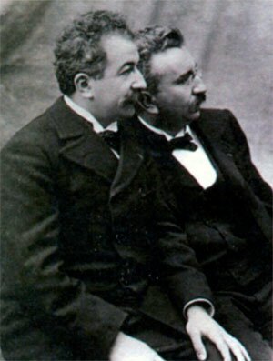 Огюст (1862-1954) и Луи Люмьеры (1864-1948)