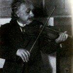 Эйнштейн играет на скрипке Фото 1921 г.