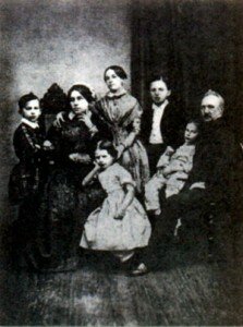 Семья Чайковских. Петр - крайний слева. Фото 1848 г.
