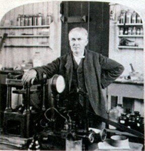 Эдисон в своей лаборатории Менло-Парк. Фото 1901 г.