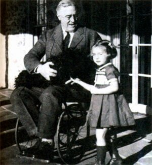 Франклин Рузвельт в инвалидной коляске. Фото 1941 г.