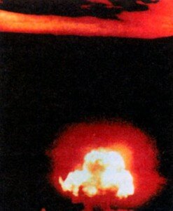 Испытание первой атомной бомбы «Тринити» на полигоне Аламогордо. 16 июля 1945 г.