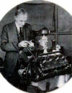 Генри Форд с двигателем V8